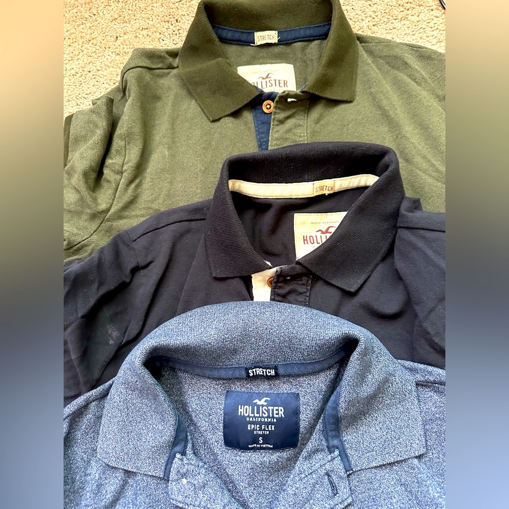 3 Hollister polos size small in great condition